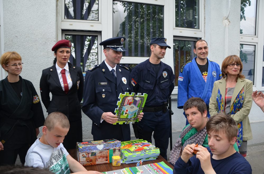 Policija